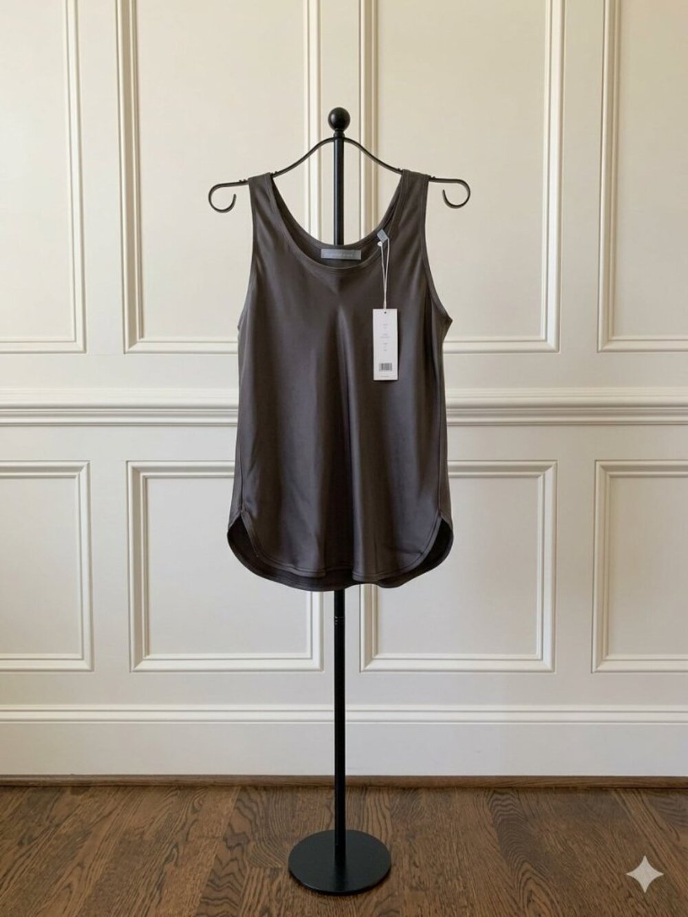 NWT! Vince 100% Silk Sleeveless Tank Top Dark Gray XS ( Mint. Unworn condition)
